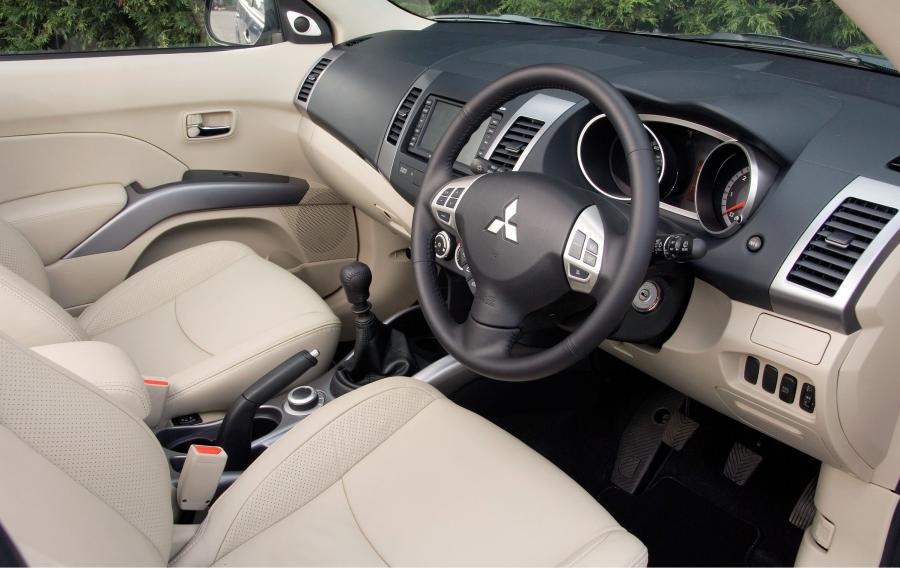  Mitsubishi Outlander 2005 года  (фото 17 из 77)